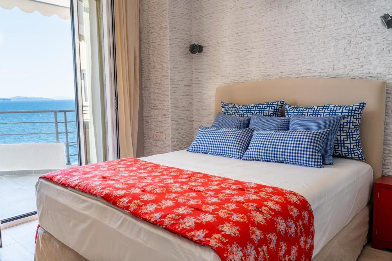 Limani Luxury Apartments Beachfront Sarande Bagian luar foto