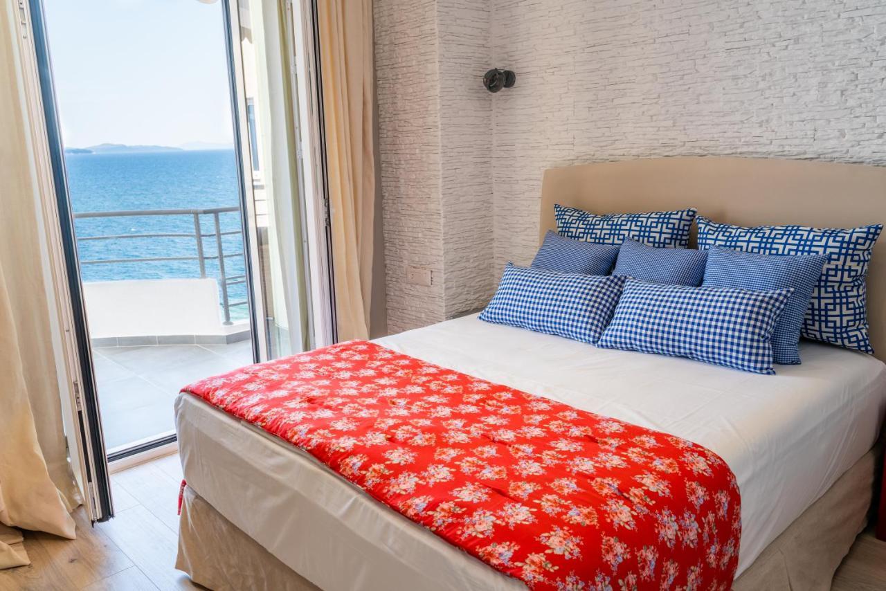 Limani Luxury Apartments Beachfront Sarande Bagian luar foto