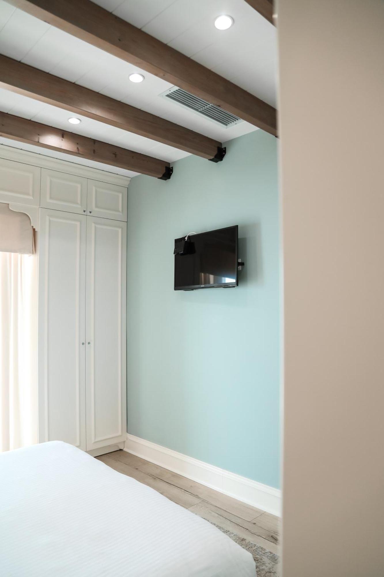 Limani Luxury Apartments Beachfront Sarande Bagian luar foto